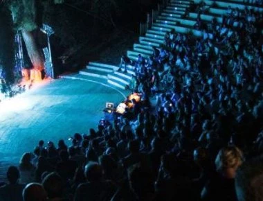 Ληστής έκλεψε απαρατήρητος 18.000 ευρώ από το ταμείο του θεάτρου Δάσους στη Θεσσαλονίκη